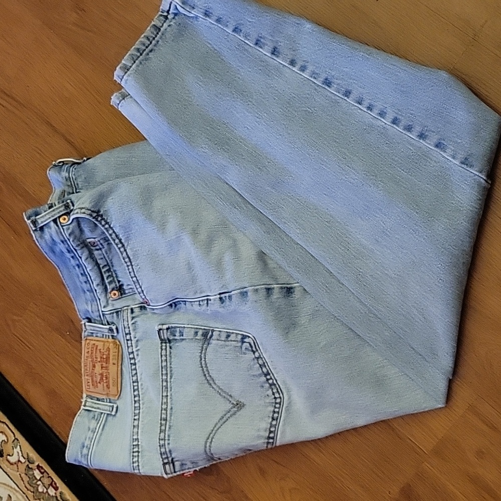 Levi's 550 relaxed fit light wash denim blue jeans classic 5 pocket 38x30 EUC…